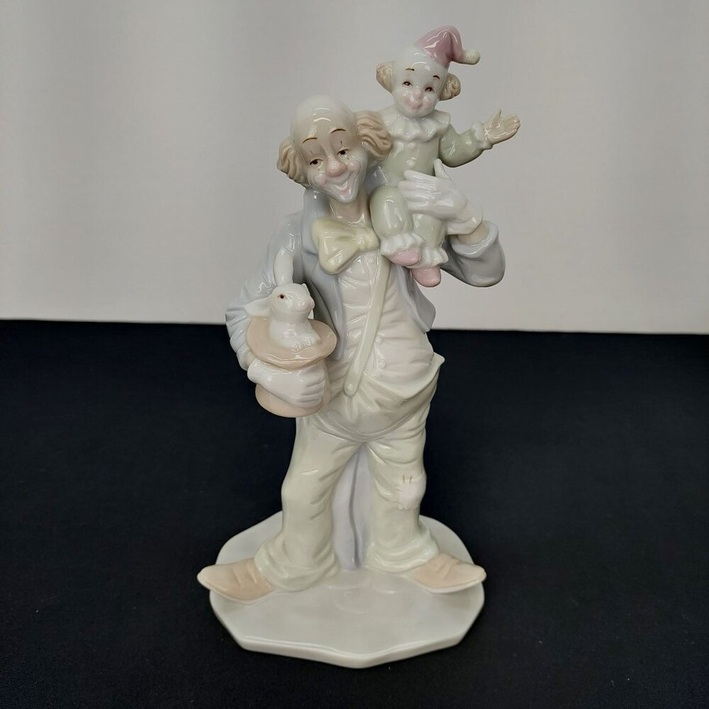VTG Gaylord Porcelain Clown Figurine With Child On Shoulders Magic Hat Rabbit